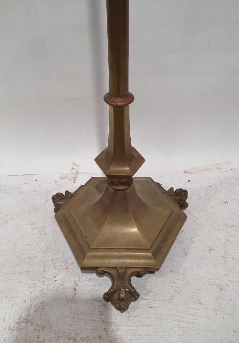 Brass standard lamp with shaped hexagonal base and paw feet - Image 2 of 2