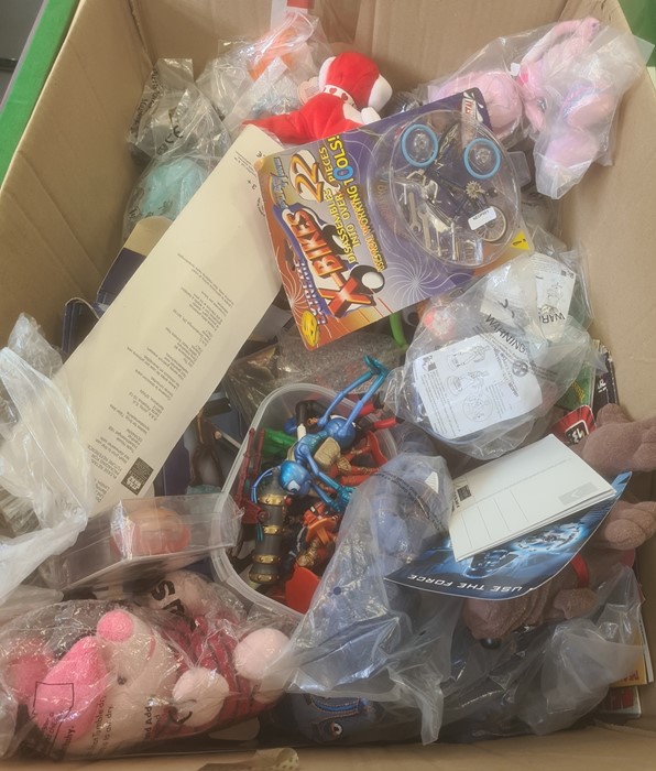 Large collection of toys to include dolls, teddy bears, books and star wars toys - Image 2 of 2