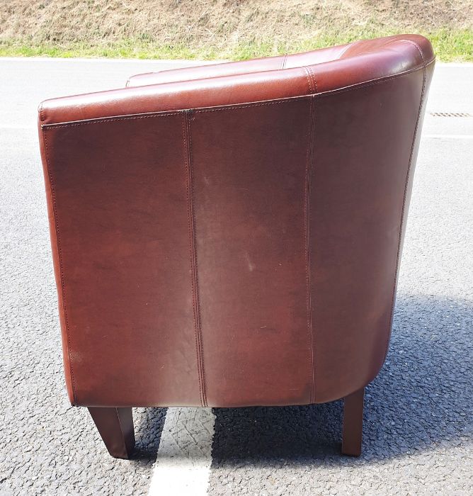 20th century brown leather tub chair on tapering supports Condition ReportSome wear to seams. Chip - Image 2 of 6