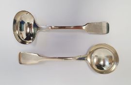 George IV silver fiddle pattern sauce ladle by Jonathan Hayne, London 1823, approx. 2oz and a silver