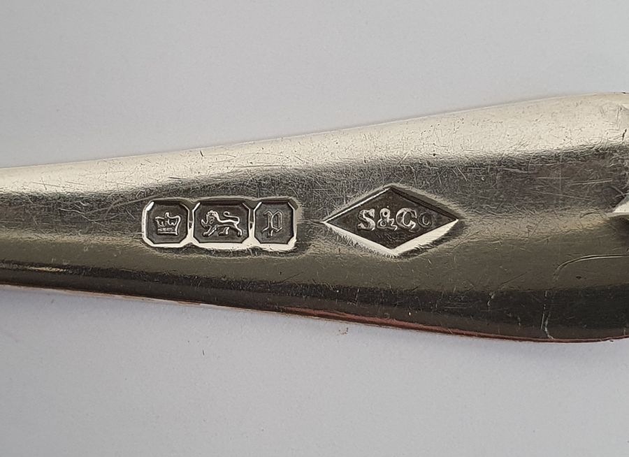 Scottish Georgian silver teaspoon by William Marshall, Edinburgh 1807, a George IV silver fiddle - Image 6 of 8