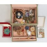 Jewellery box and contents of assorted costume jewellery