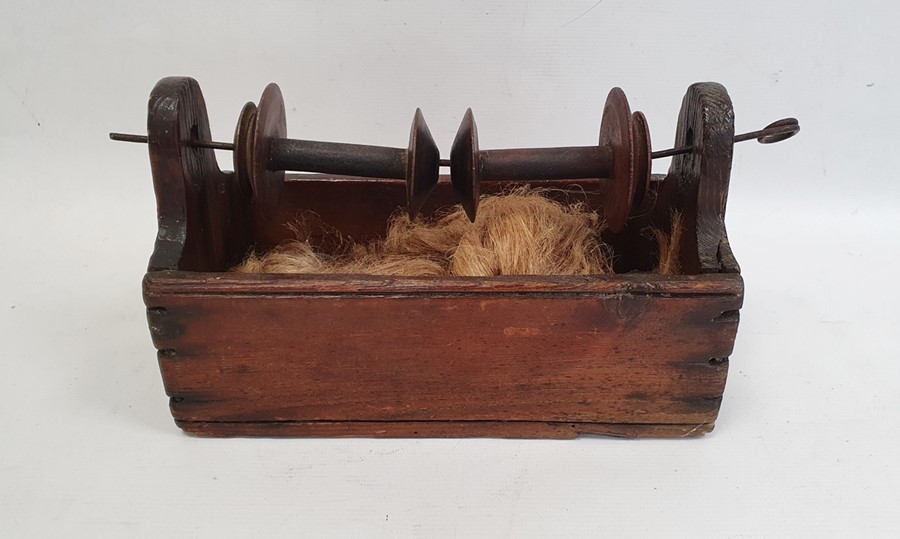 19th century winder fitted with two wooden spools over a pine base, 26cm long - Image 2 of 2