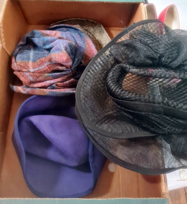 Assorted vintage hats 1950's, and later, a 1920's cloche hat, with gilt thread, a pair of pink satin - Image 3 of 3
