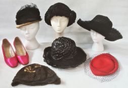 Assorted vintage hats 1950's, and later, a 1920's cloche hat, with gilt thread, a pair of pink satin