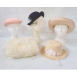 Quantity of mid-20th century hats to include Eastex, Kangol, child's straw bonnet, a Koni cream