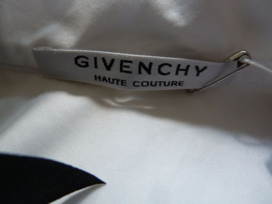 Givenchy Haute Couture white cotton blouse, with laser cut cotton detail and chiffon, double collar, - Image 3 of 3