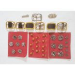 Quantity of buckles and steel-cut buttons (1 box)