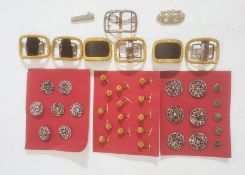 Quantity of buckles and steel-cut buttons (1 box)