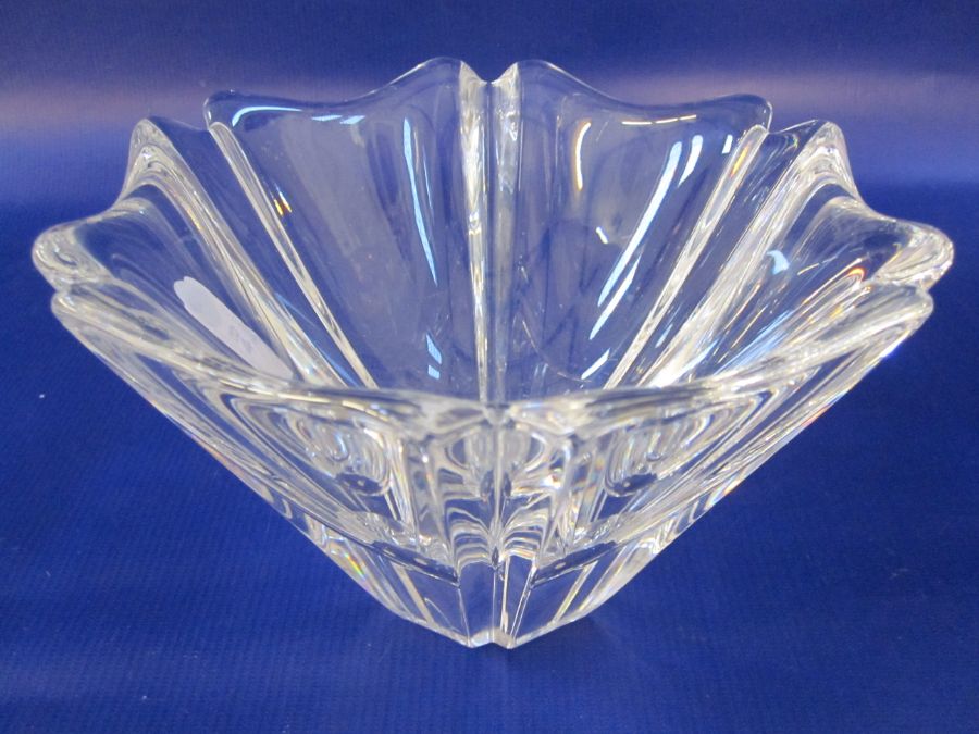 Orrefors glass bowl with petal edge, incised panel, tapering body, 18cm diameter
