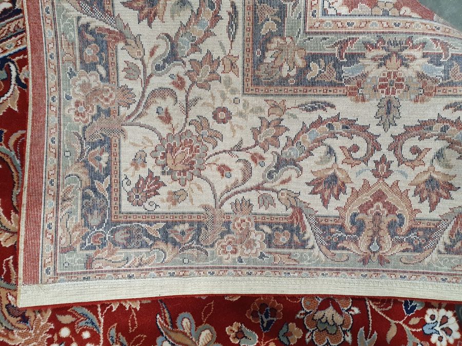 Modern red ground rug with allover foliate decoration, cream ground foliate decorated border, - Image 4 of 4