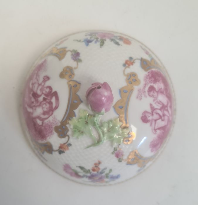 Pair of Worcester-style porcelain plates of shaped circular form, decorated with painted panels of - Image 3 of 8