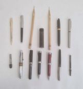 Quantity of fountain pens and other pens to include Swan 14ct fountain pen, Parker fountain pen,