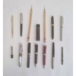 Quantity of fountain pens and other pens to include Swan 14ct fountain pen, Parker fountain pen,