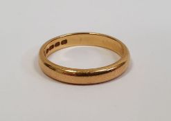 22ct gold wedding band, 4g approx.