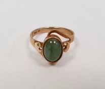 9ct gold ring set with green oval cabochon stone, 2.5g approx.