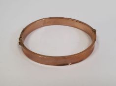 9ct gold hinged bangle of plain incurved form, approx. 9g