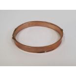 9ct gold hinged bangle of plain incurved form, approx. 9g