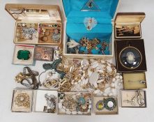 Quantity of costume jewellery, brooches, clip on earrings, cufflinks, necklaces etc (1 box)