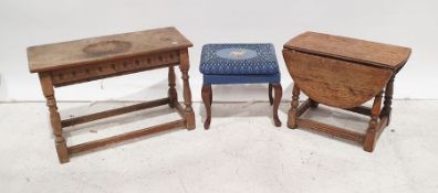 Oak stool, a small oak drop leaf and one further stool (3)
