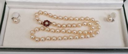 Cultured pearl necklace, single strand, 44cm and the 9ct gold garnet and seed pearl cluster set