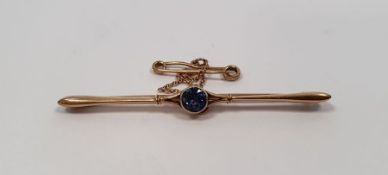 15ct gold and single blue stone set bar brooch, the circular blue stone 4mm in diameter approx. 3.5g