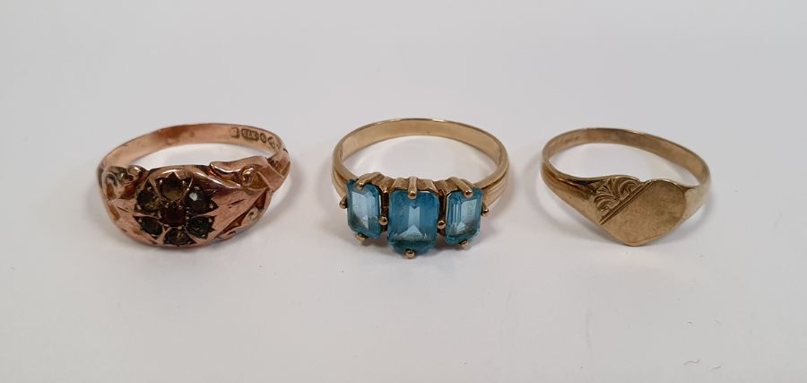 WITHDRAWN - 9ct gold and turquoise three stone set ring, 2g approx.,a 9ct gold heart-shaped engraved