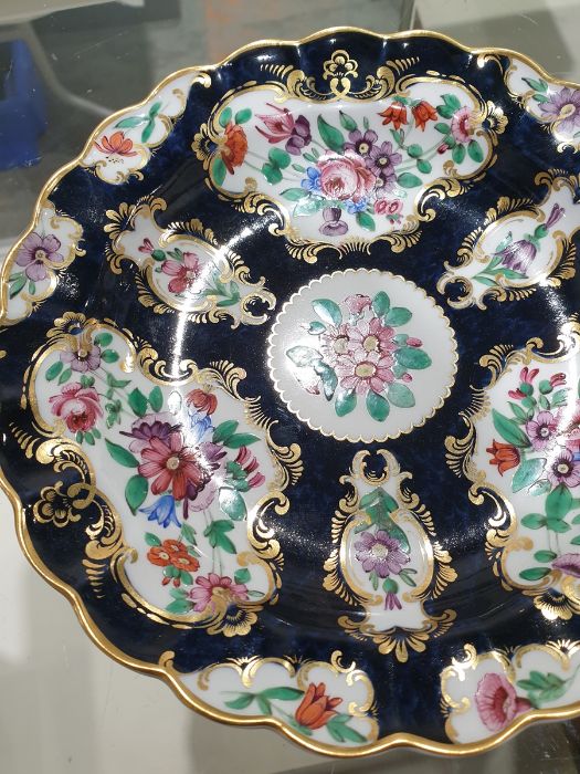 Pair of Worcester-style porcelain plates of shaped circular form, decorated with painted panels of - Image 6 of 8