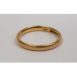 22ct gold wedding ring, 2.7g approx.
