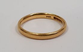 22ct gold wedding ring, 2.7g approx.