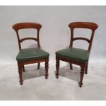 Set of eight bar-back chairs on turned supports to peg feet (8)