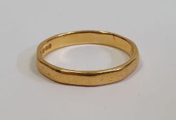 22ct gold wedding ring, 3.3g approx.