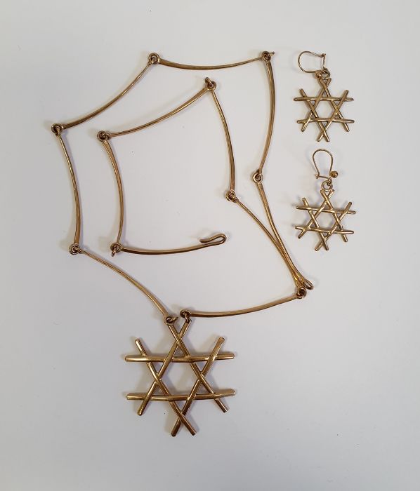 9ct gold necklace and earring suite, Birmingham 1972, maker OS, the necklace with stylised star