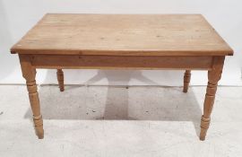 Modern rectangular kitchen table on turned supports and single drawer, 136cm