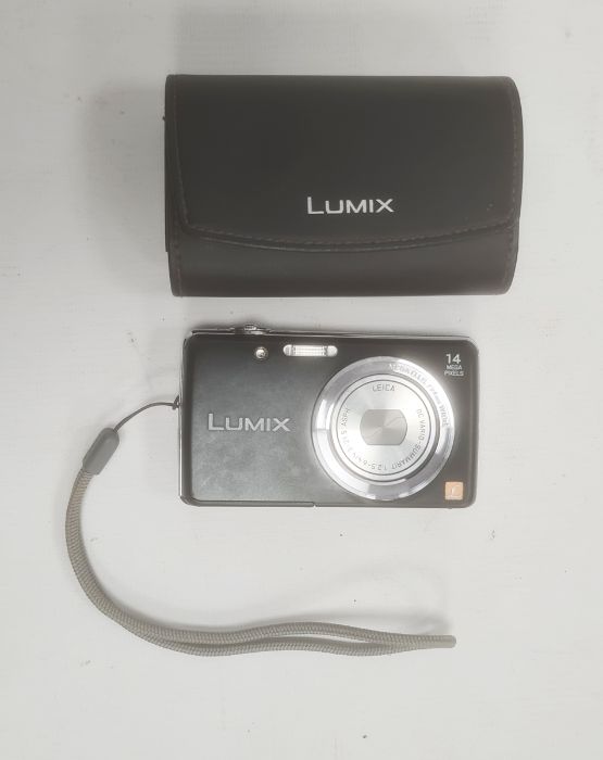 Leica Lumix 14 Mega-Pixels digital camera, DMC-FS40, in case