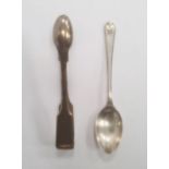 1930s Walker & Hall silver teaspoon, golf stick decorated handle, 0.4ozt approx. and a pair of