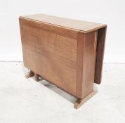 20th century oak drop-leaf table