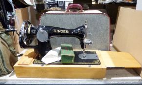 Vintage Singer sewing machineCondition Report Serial Number = Y6934255