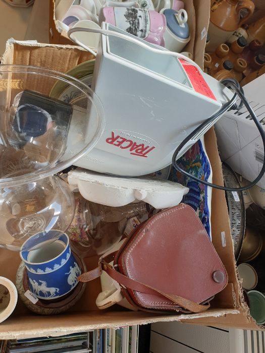 Sadler teapot, a small Portmeirion 'Pomona' cylindrical vase, a Technika DAB radio, a vintage - Image 4 of 5