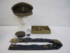 WWI War medal named to '31952.PTE.A.FINCH.GLOUC.R.', military cap badges, buttons, Masonic medal,