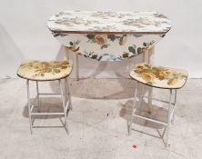 Pair of Kandya stools and table in a floral finish (3)