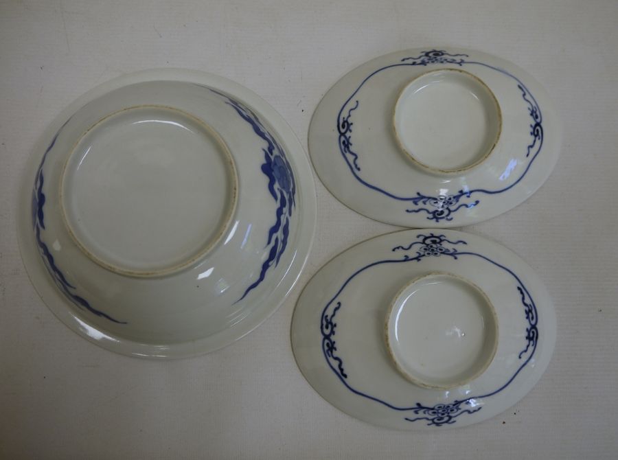 Various modern Oriental blue and white plates and bowls, floral decorated, mountain decorated, fan - Image 4 of 13