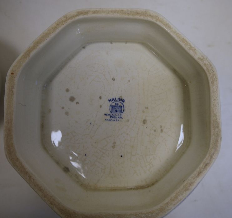Mixed lot of English and foreign ceramics to include blue and white ginger jar, oval lidded dish - Image 6 of 12