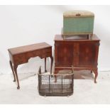 20th century walnut narrow hall table with five assorted drawers, on cabriole legs, a brass and wire
