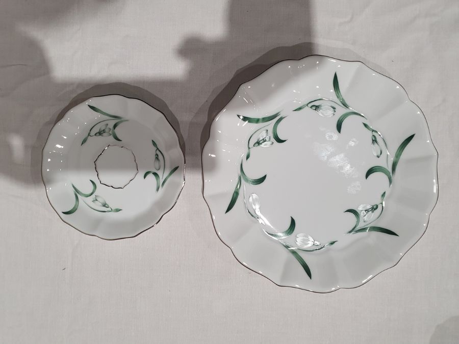 Herend cabaret set 'Snowdrop' pattern to include tray with serpentine edge, coffee pot, cream jug, - Image 12 of 21