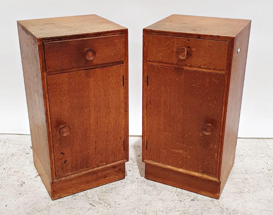 Meredew oak chest of four drawers and two bedside chests (3)