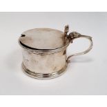 1930's silver lidded mustard pot (missing liner), circular, London 1933, maker EB(?), 4ozt approx.