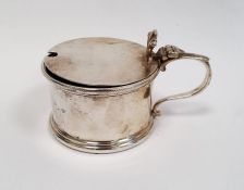 1930's silver lidded mustard pot (missing liner), circular, London 1933, maker EB(?), 4ozt approx.