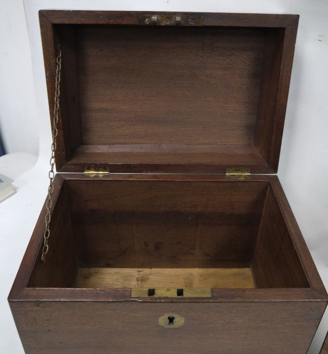 19th century mahogany rectangular lidded box with brass carry handles and a similar oak example (2) - Bild 3 aus 5