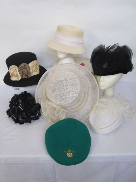 Various vintage hats to include felt First Avenue in black with raw silk appliqued flowers, a Kangol